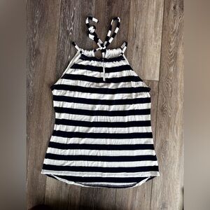 🛍️ NY  & C sleeveless top with half front top line.excellent condition.